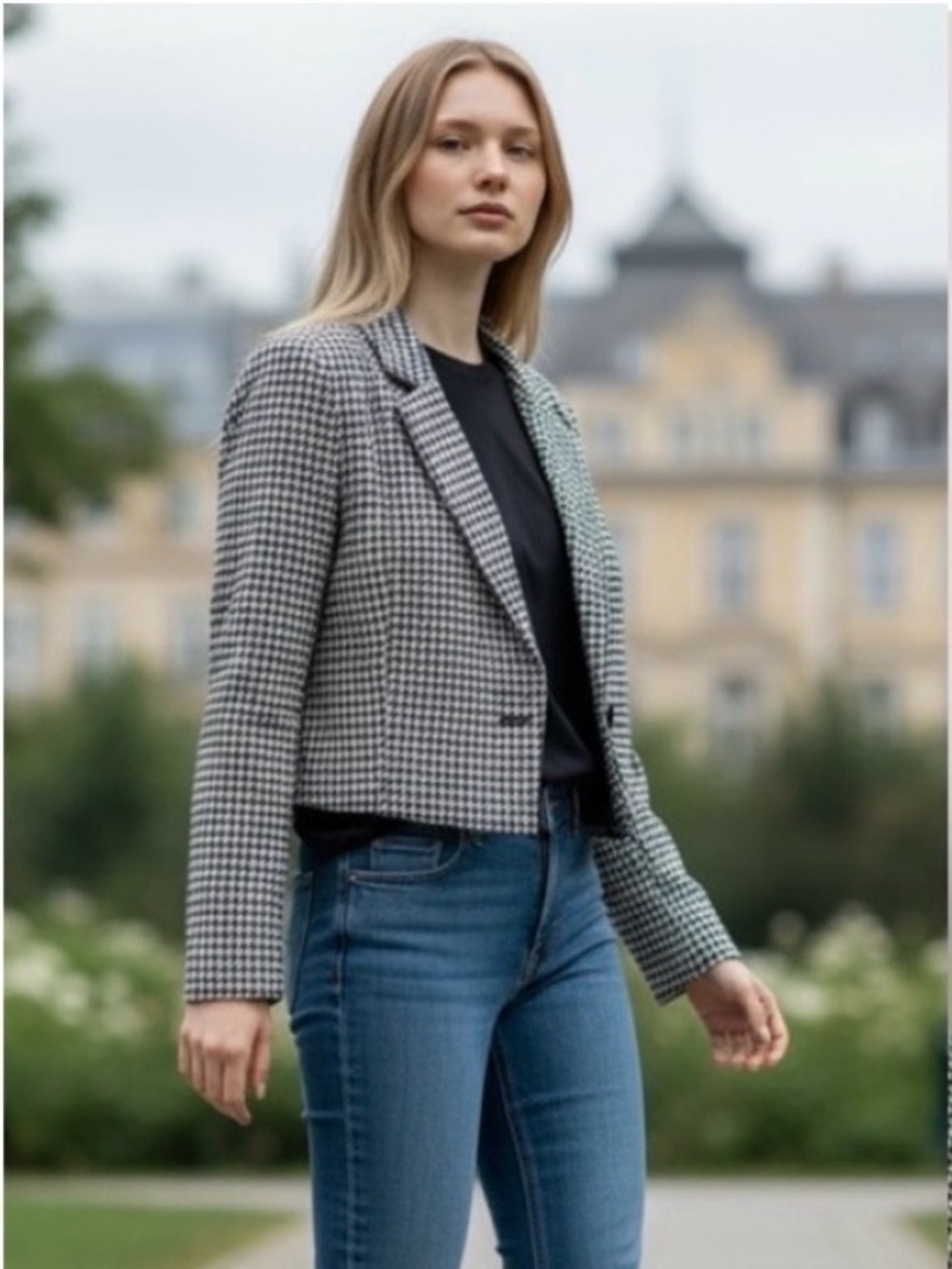 Abercrombie & Fitch Black and White Houndstooth Cropped Blazer